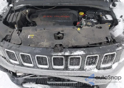 2018 Jeep Compass Latitude 4X4 из США, поврежденный, VIN 3C4NJDBB6JT360824